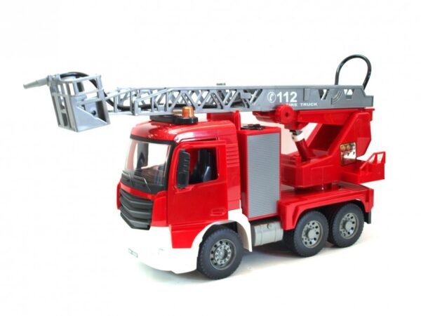 1 14575 Fire truck shooting with water 1:20