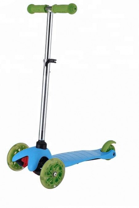 3-wheeled scooter - blue